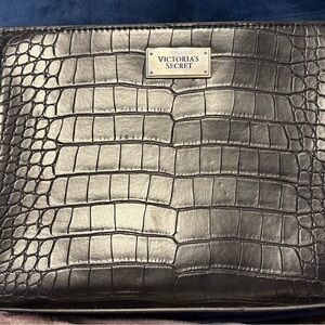Victoria’s Secret Black Alligator Beauty Clutch With Tassel Medium Size